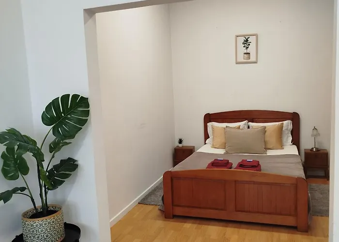 Проживание в семье Casa Dos Artistas *