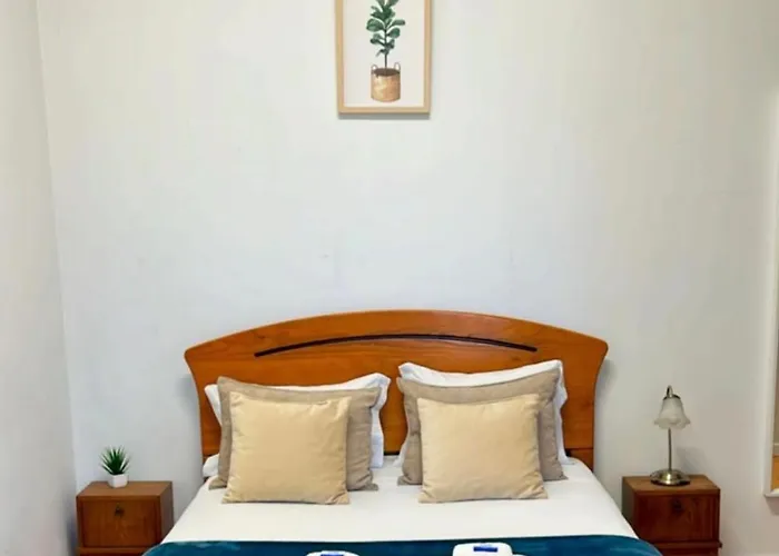 Проживание в семье Casa Dos Artistas *